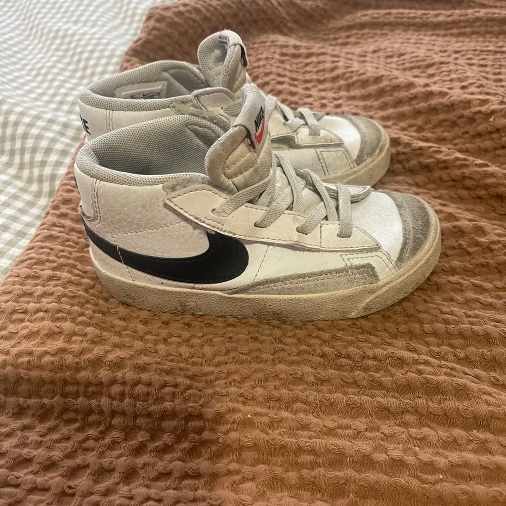 Nike Blazer Size 9C